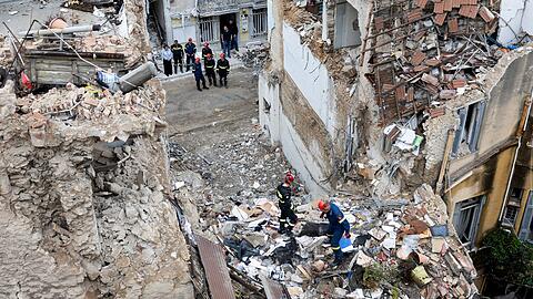Vier Menschen werden nach der Explosion weiterhin vermisst.