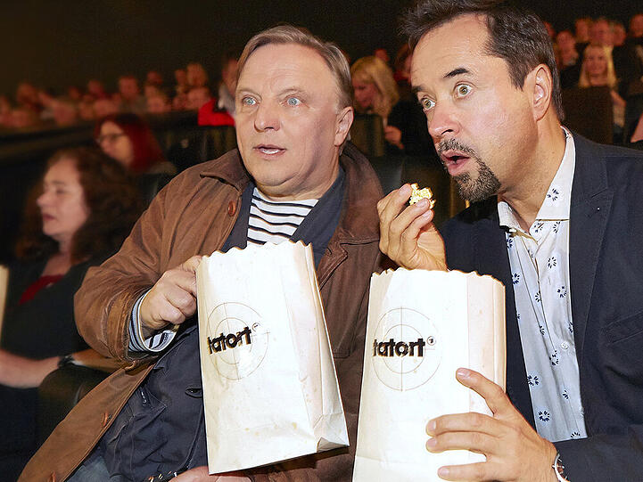 Axel Prahl (li.) und Jan Josef Liefers bei der Kino-Preview des 25. Münster-Tatort "Der Hammer" im Cineplex-Kino Münster