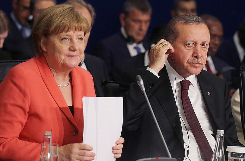Bundeskanzlerin Angela Merkel (CDU) und der türkische Staatspräsident Recep Tayyip Erdogan nehmen am UN-Nothilfegipfel in Istanbul teil. Foto: Michael Kappeler