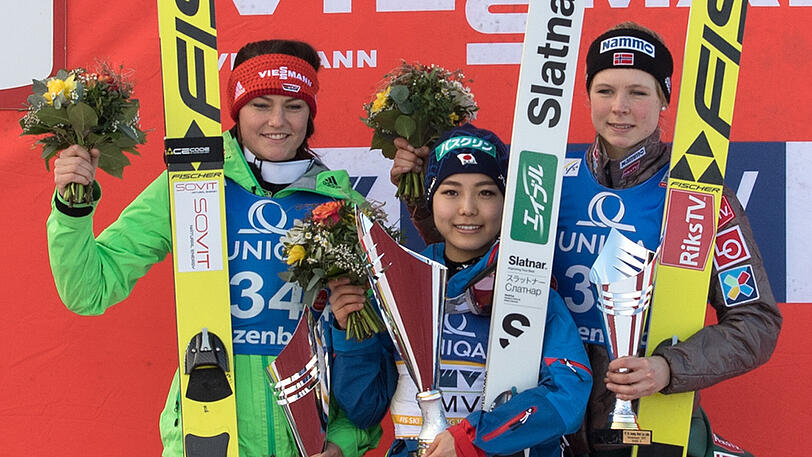 SARA TAKANASHI GEGEN CARINA VOGT (SKISPRINGEN): Irgendwie ist es ein Treppenwitz in der Geschichte des nordischen Skisports. Hier die Japanerin Sara Takanashi - Weltcup-Siege: mehr als 50, große Titel: 0. Dort Carina Vogt aus Degenfeld - Weltcup-Siege: 2, große Titel: 2.