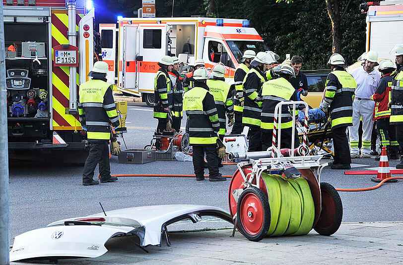 Weitere Bilder vom Zusammenstoß und den Rettungsmaßnahmen.