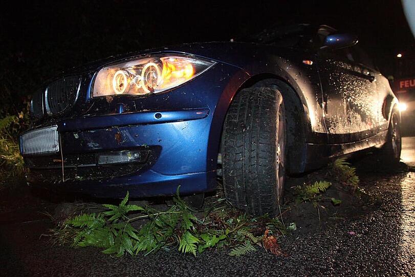 Betrunkener fährt zu schnell durch Unterführung: Crash