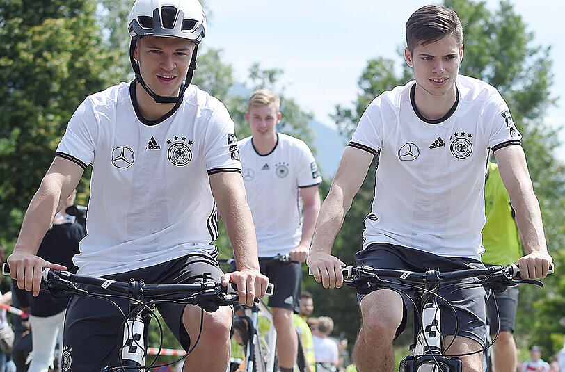 Joshua Kimmich (links) und Julian Weigl im EM-Trainingslager in Ascona.