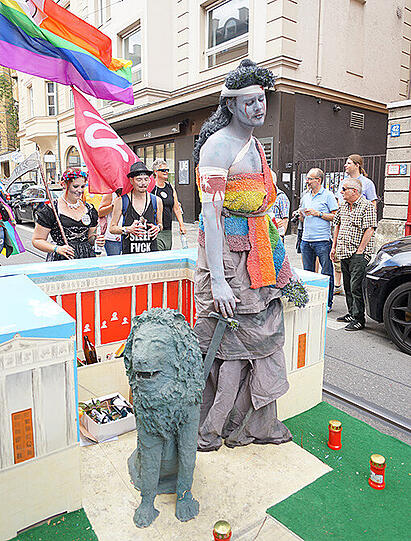 Die große CSD-Politparade erlebte in diesem Jahr einen neuen Teilnehmerrekord: 87 Fußgruppen und Paradewagen hatten sich angemeldet.