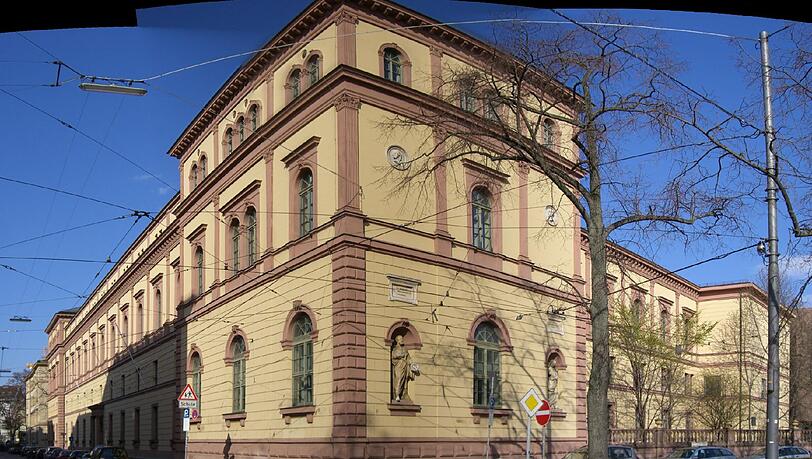 Das Willhelmsgymnasium im Lehel. Foto: Wikipedia Das Willhelmsgymnasium im Lehel. Foto: Wikipedia