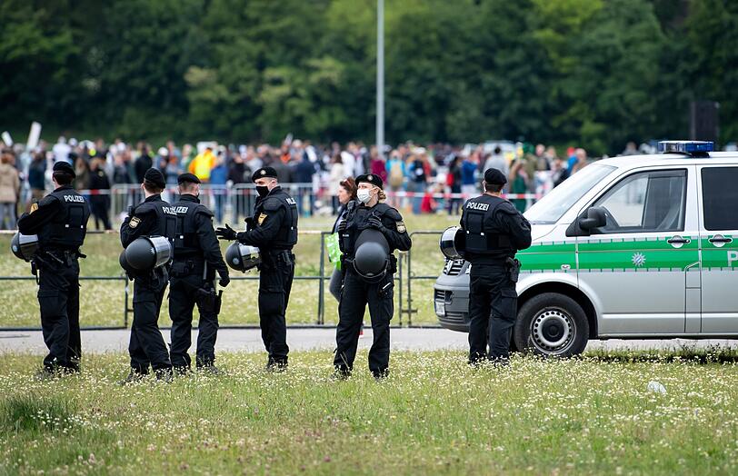 Rund 700 Demonstranten fanden sich am Samstag auf der Münchner Theresienwiese ein.