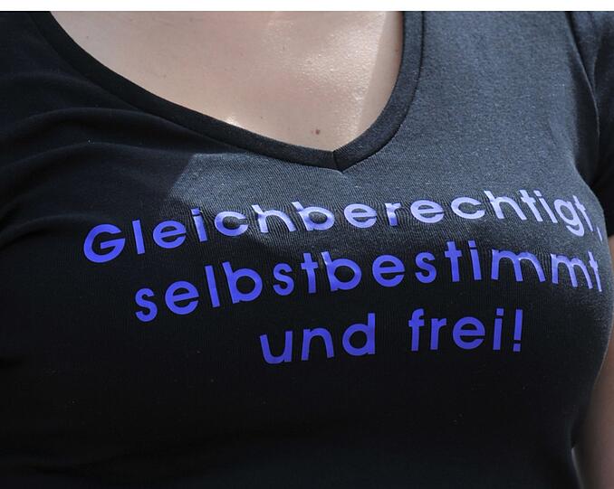 In Miniröcken und mit Plakaten: In München demonstrierten Frauen auf dem so genannten Schlampenmarsch