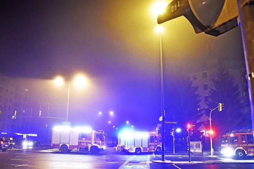 Auf dem BMW-Gelände wurde eine Fliegerbombe gefunden. Wegen der Entschärfung der Bombe mussten zahlreiche Straßen gesperrt werden. Erst um 1 Uhr in der früh konnten sie wieder freigegeben werden.