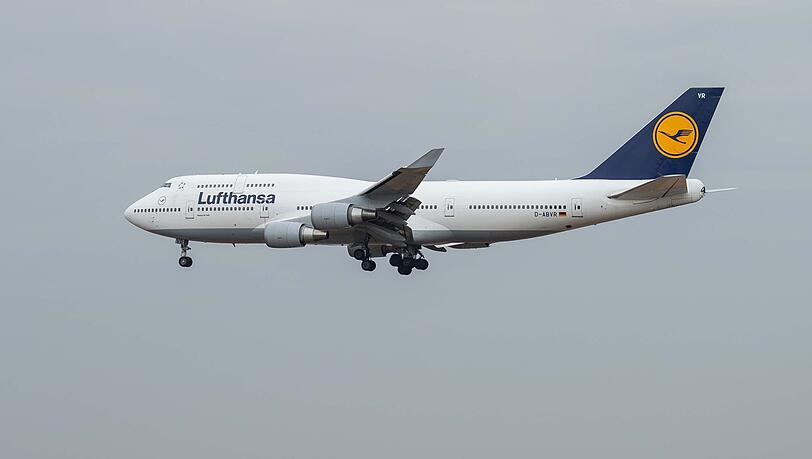 Eine Boeing 747 der Fluggesellschaft Lufthansa beim Landeanflug. (Symbolbild) Eine Boeing 747 der Fluggesellschaft Lufthansa beim Landeanflug. (Symbolbild)