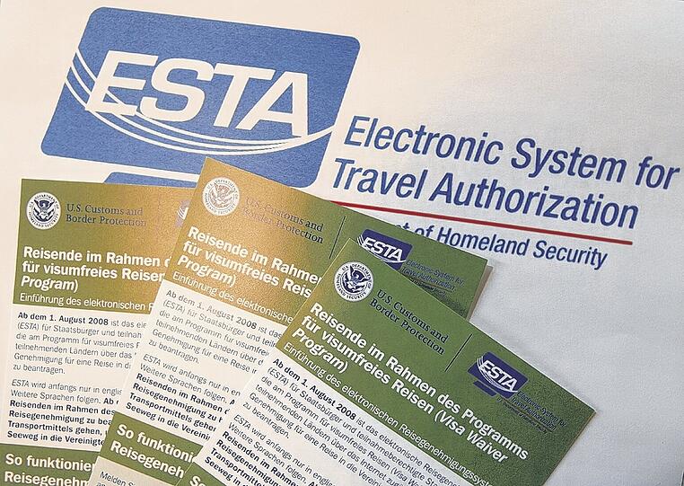 Mit speziellen Merkblättern informieren die US-Konsulate über die neuen Einreisebestimmungen.Foto: dpa