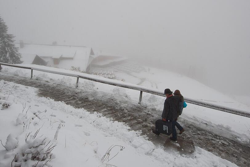 In höheren Lagen schneite es in Bayern am Vormittag bei Temperaturen um die null Grad.