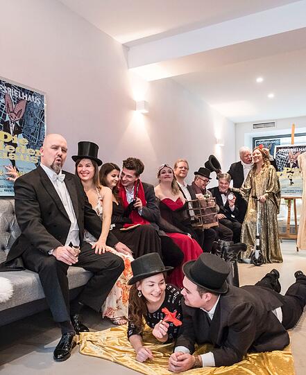 Das Ensemble der Operette "Die Fledermaus".