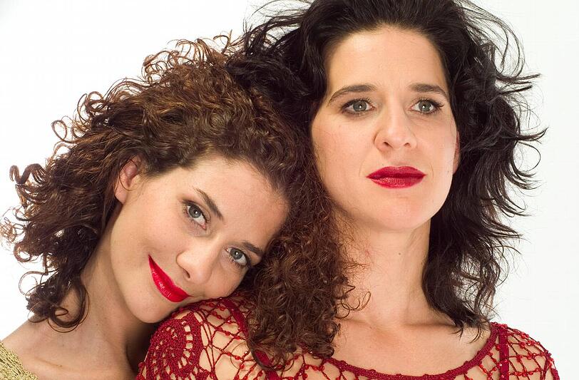 Zwillinge? Nein Schwestern: Die Musical-Sängerinnen Anina (li.) und Anouschka Doinet.