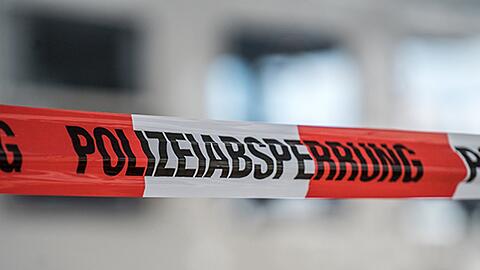 Bei einem Autounfall in Riem verstarb ein Mann (44) noch am Unfallort. (Symbolbild)