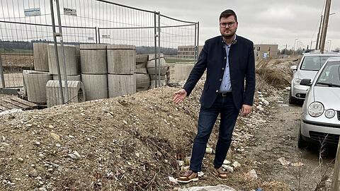 Sebastian Kriesel (CSU) ist Chef des örtlichen Bezirksausschusses. Ihn erreichen viele Beschwerden der Anwohner, die über den Müll in Freiham klagen.