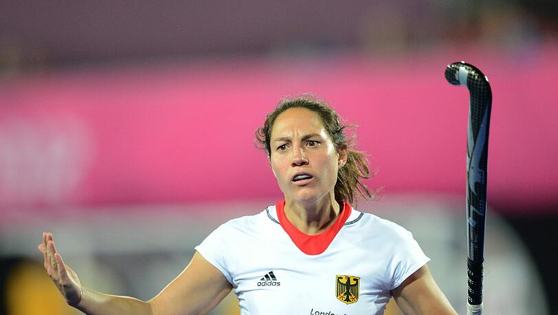 Im dritten Spiel beim olympischen Hockey-Turnier haben die deutschen Damen gegen Südafrika einen Pflichtsieg geschafft. Nach zwei Erfolgen und einer Niederlage ist das angepeilte Halbfinale wieder drin. Gegen Weltmeister Argentinien steht ein richtungsweisendes Match an. Im dritten Spiel beim olympischen Hockey-Turnier haben die deutschen Damen gegen Südafrika einen Pflichtsieg geschafft. Nach zwei Erfolgen und einer Niederlage ist das angepeilte Halbfinale wieder drin. Gegen Weltmeister Argentinien steht ein richtungsweisendes Match an.