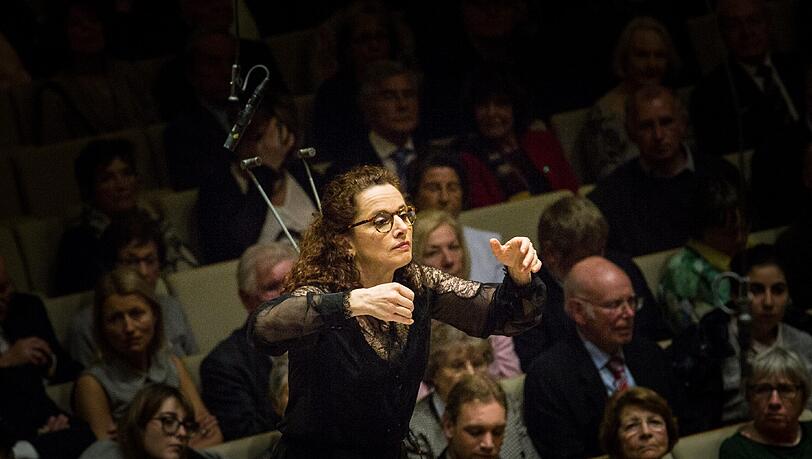 Emmanuelle Haim dirigiert das BR-Symphonieorchester im Herkulessaal. Emmanuelle Haim dirigiert das BR-Symphonieorchester im Herkulessaal.