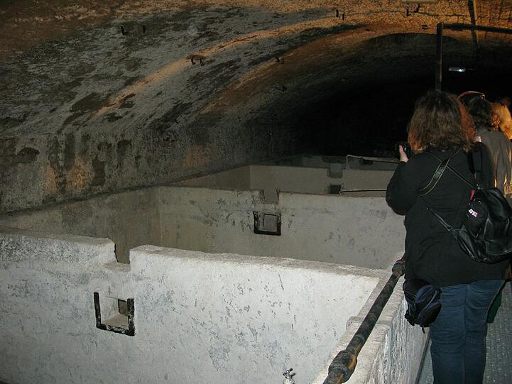 Diese Kalklösch-Becken sind ebenfalls in den Katakomben zu finden. Sie stammen von Leo von Klenze und werden heute noch benutzt.
