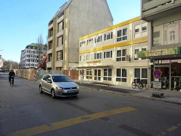 So sah es aus, als das Beton-Bürogebäude noch stand . . .