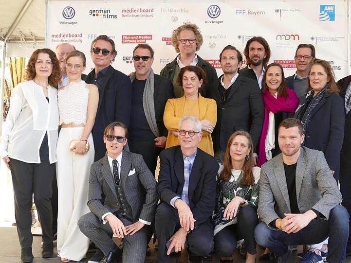 Regisseur Florian Henckel von Donnersmarck (m.) und das Team von "Werk ohne Autor" beim Empfang für die deutschen Oscar-Anwärter in der Villa Aurora.
