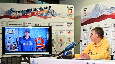 Thomas Weikert (r) weist vereinzelte Kritik an der Wahl von Leon Draisaitl zum deutschen Fahnentr&auml;ger bei der Olympia-Er&ouml;ffnungsfeier zur&uuml;ck.