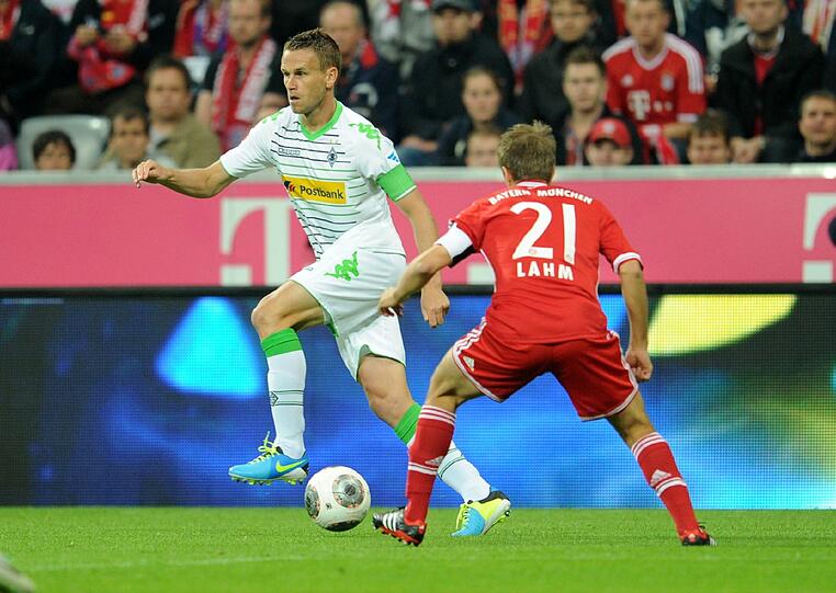PHILIPP LAHM, NOTE 3
Diesmal Rechtsverteidiger. Man weiß ja nie. Oder eigentlich: Zweiter Außenstürmer auf rechts. Viele Ballkontakte, einige Missverständnisse. Am Ende im Mittelfeld.
