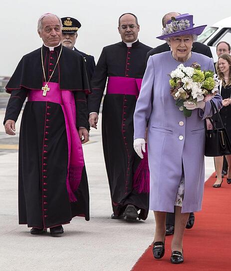 Die Queen ist mit ihrem Mann Prinz Philip auf Stippvisite in Rom. Bei ihrem Besuch am Donnerstag trifft die Monarchin mit Italiens mit Italiens Staatschef Giorgio Napolitan