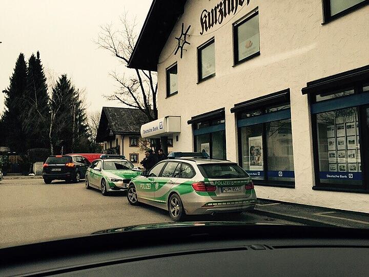 In Grünwald wurde eine "Deutsche Bank"-Filiale überfallen - hier Bilder.