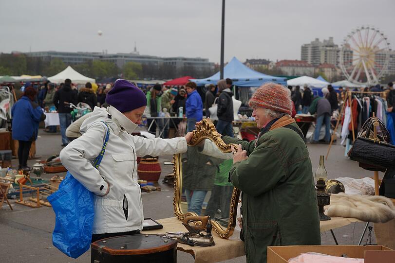Die Bilder vom BRK Flohmarkt auf der Theresienwiese.