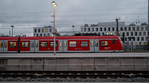 Die S-Bahn ist in München immer wieder Sorgenkind - gerade auf der S1 kommt es oft zu Ausfällen oder Verspätungen. (Archivbild)