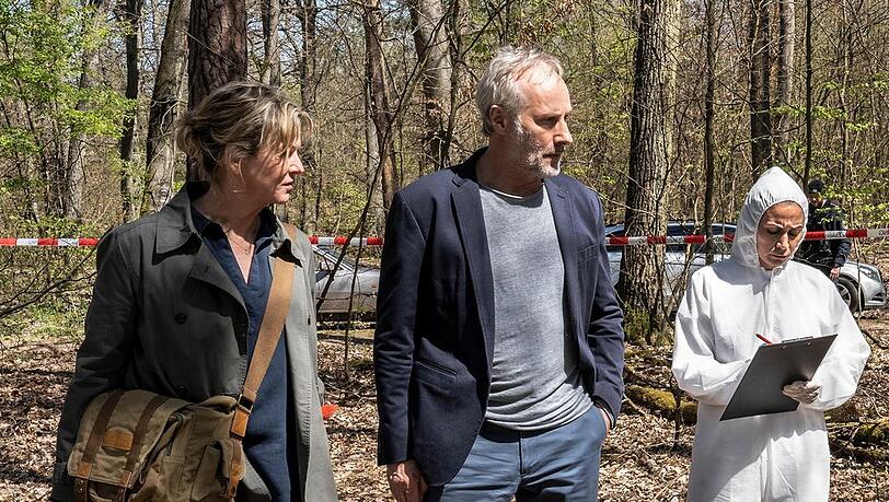 "Tatort: Finsternis": Anna Janneke (Margarita Broich) und Paul Brix (Wolfram Koch) an dem Ort, an dem eine Leiche gewesen sein soll.