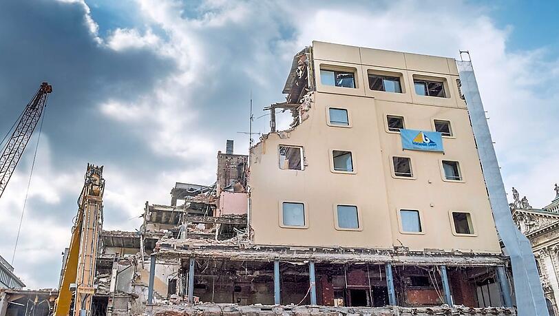 Das alte Hotel Königshof wurde 2019 abgerissen ... Das alte Hotel Königshof wurde 2019 abgerissen ...