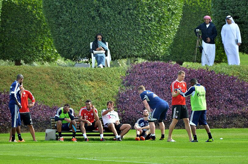 Die Bilder vom Besuch der Bayern auf dem Schalke-Trainingsgelände.
