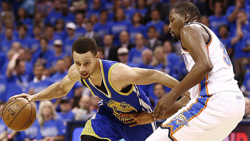 Stephen Curry (links) war zweimal wertvollster Spieler (MVP) der NBA. Stephen Curry (links) war zweimal wertvollster Spieler (MVP) der NBA.