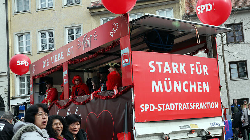 Die SPD war auch beim Umzug der "Damischen Ritter" dabei.