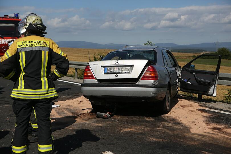 Horror-Unfall in Unterfranken: Bei dem Frontal-Crash kommen zwei Menschen ums Leben.