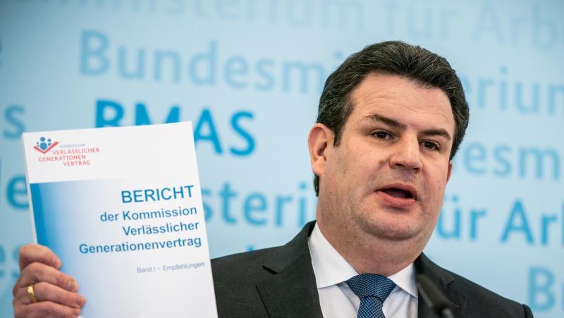 Bundesarbeitsminister Hubertus Heil bei der Pressekonferenz zur Vorstellung der Empfehlungen der Rentenkommission. Bundesarbeitsminister Hubertus Heil bei der Pressekonferenz zur Vorstellung der Empfehlungen der Rentenkommission.