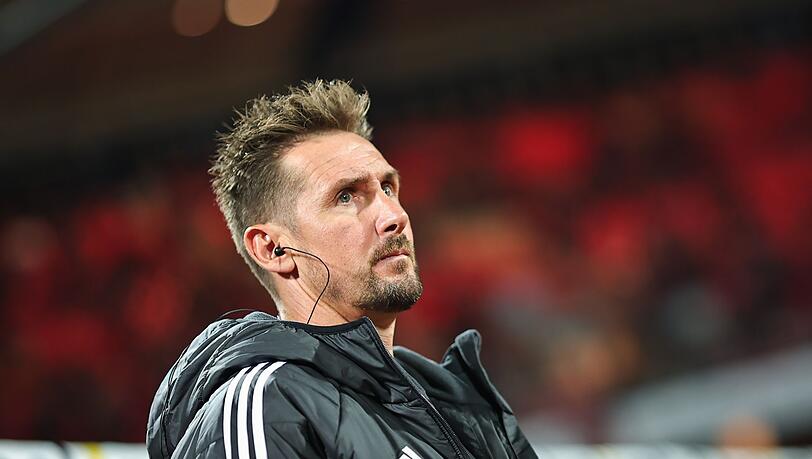 Ist mit seinen Nürnbergern bei Aufsteiger Cottbus gefordert: Trainer Miroslav Klose. (Archivbild) Ist mit seinen Nürnbergern bei Aufsteiger Cottbus gefordert: Trainer Miroslav Klose. (Archivbild)