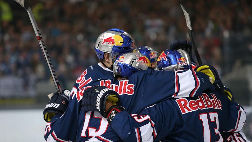 Der EHC feiert den 3:1-Sieg über die Kölner Haie. Der EHC feiert den 3:1-Sieg über die Kölner Haie.