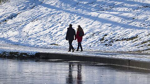 Frühlingsgefühle im Winter: Zum Beispiel bei einem Spaziergang durch den Olympiapark. Die AZ gibt Tipps für den Valentinstag.