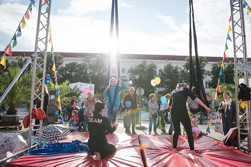 Beim Streetlife Festival verwandeln Green City e.V. zusammen mit dem Referat für Gesundheit und Umwelt den Asphalt vom Odeonsplatz bis zur Georgenstraße in eine grüne und pulsierende Erlebniswelt.