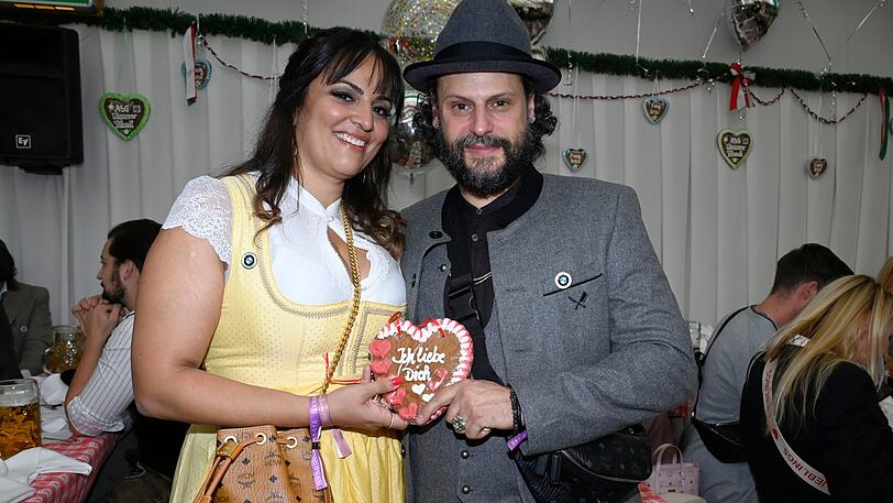 Manuel Cortez mit Freundin Saina Bayatpour.