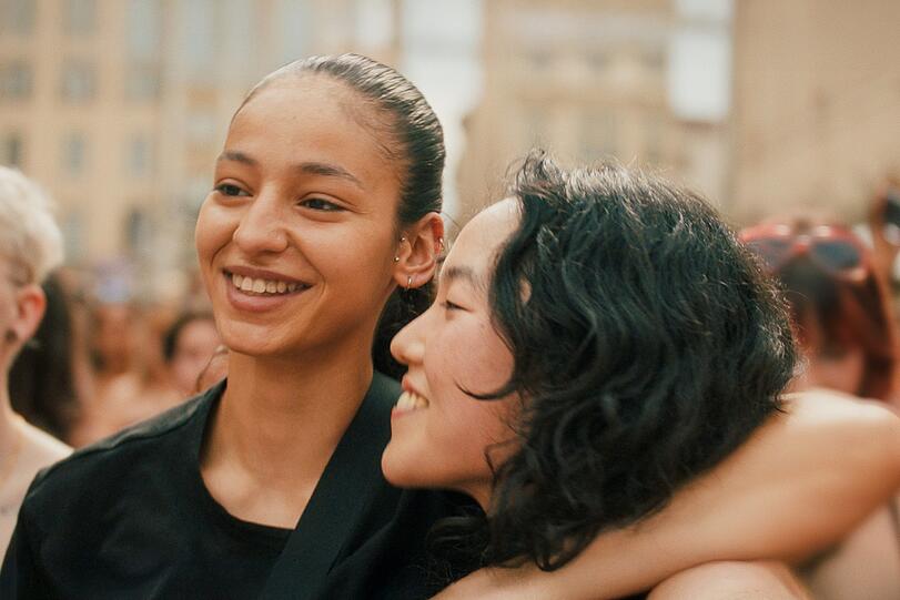 Wer bin ich und wie sage ich&rsquo;s? Fatima (Nadia Melliti) mit ihrer selbstbewussten Freundin (Ji-Min Park)