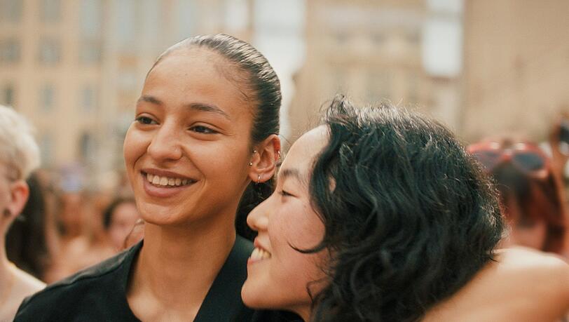 Wer bin ich und wie sage ich&rsquo;s? Fatima (Nadia Melliti) mit ihrer selbstbewussten Freundin (Ji-Min Park)
