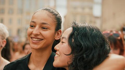 Wer bin ich und wie sage ich&rsquo;s? Fatima (Nadia Melliti) mit ihrer selbstbewussten Freundin (Ji-Min Park)