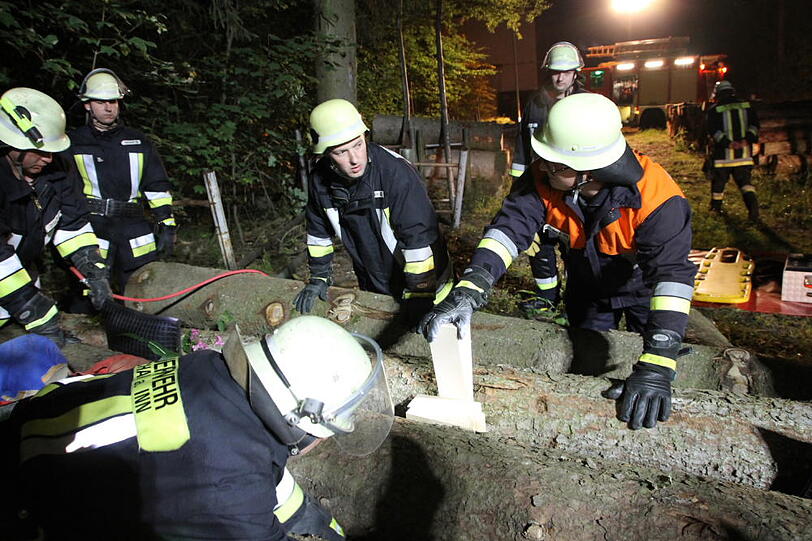 Großübung der Feuerwehr in einem Chemiewerk. Die spektakulären Bilder.
