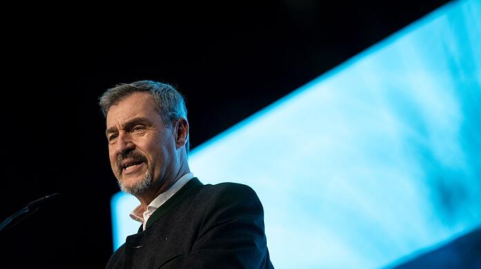 CSU-Chef Söder meint: "Ohne Auto droht ein Kollaps."
