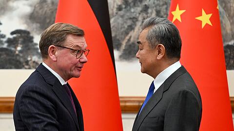 Au&szlig;enminister Johann Wadephul (CDU) hatte sich Anfang Dezember bei seinem China-Besuch in der Hauptstadt Peking mit seinem Kollegen Wang Yi getroffen.
