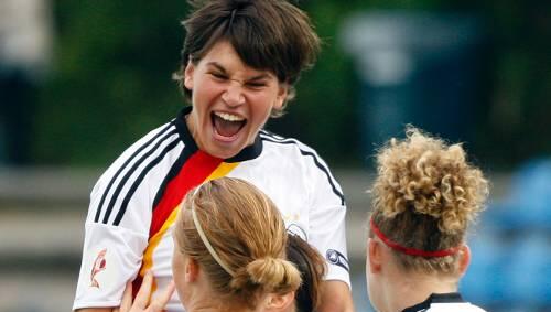 Bereit machen zum nächsten Jubel: Die deutschen Fußballfrauen sind im EM-Finale gegen England klar favorisiert. Bereit machen zum nächsten Jubel: Die deutschen Fußballfrauen sind im EM-Finale gegen England klar favorisiert.