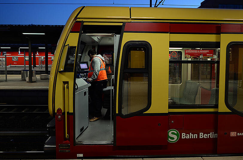 Berliner S Bahn Surfer tot! Drama am Bahnhof Nikolassee Abendzeitung